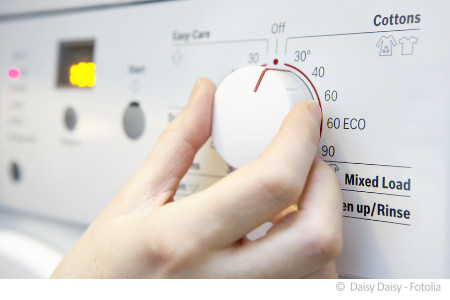 Elektronische Geräte wie eine Waschmaschine beinhalten zahlreiche Schadstoffe.