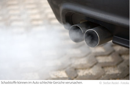 Zahlreiche Schadstoffe in der Luft sorgen für schlechte Gerüche im Auto.